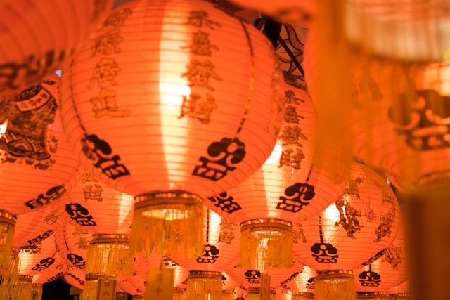 red chinese lanterns